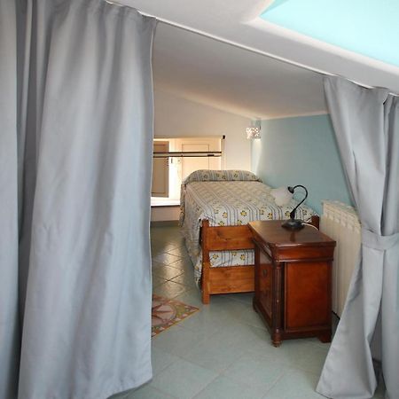 Tenuta Petreria 1 con accesso diretto al mare Santo Stefano di Camastra Esterno foto