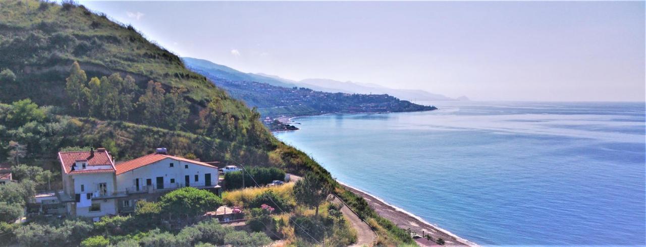 Tenuta Petreria 1 con accesso diretto al mare Santo Stefano di Camastra Esterno foto