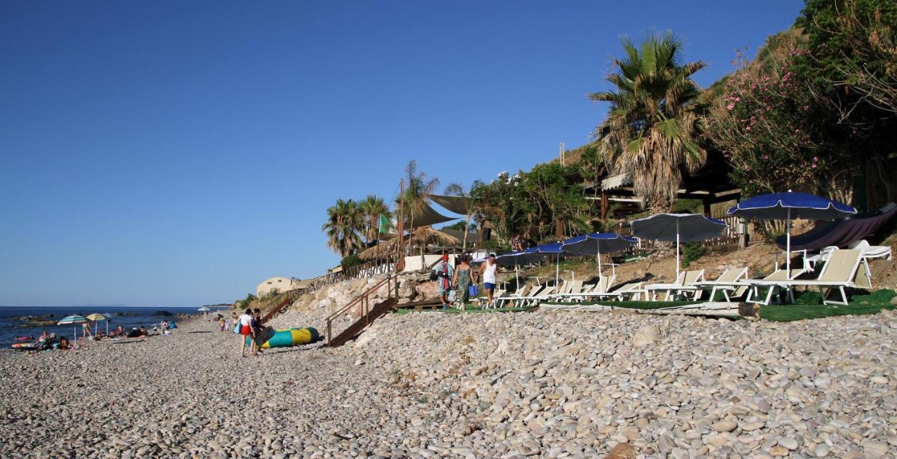Tenuta Petreria 1 con accesso diretto al mare Santo Stefano di Camastra Esterno foto