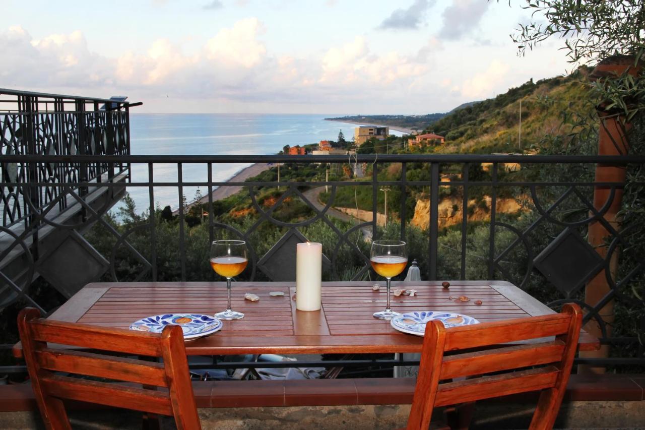 Tenuta Petreria 1 con accesso diretto al mare Santo Stefano di Camastra Esterno foto