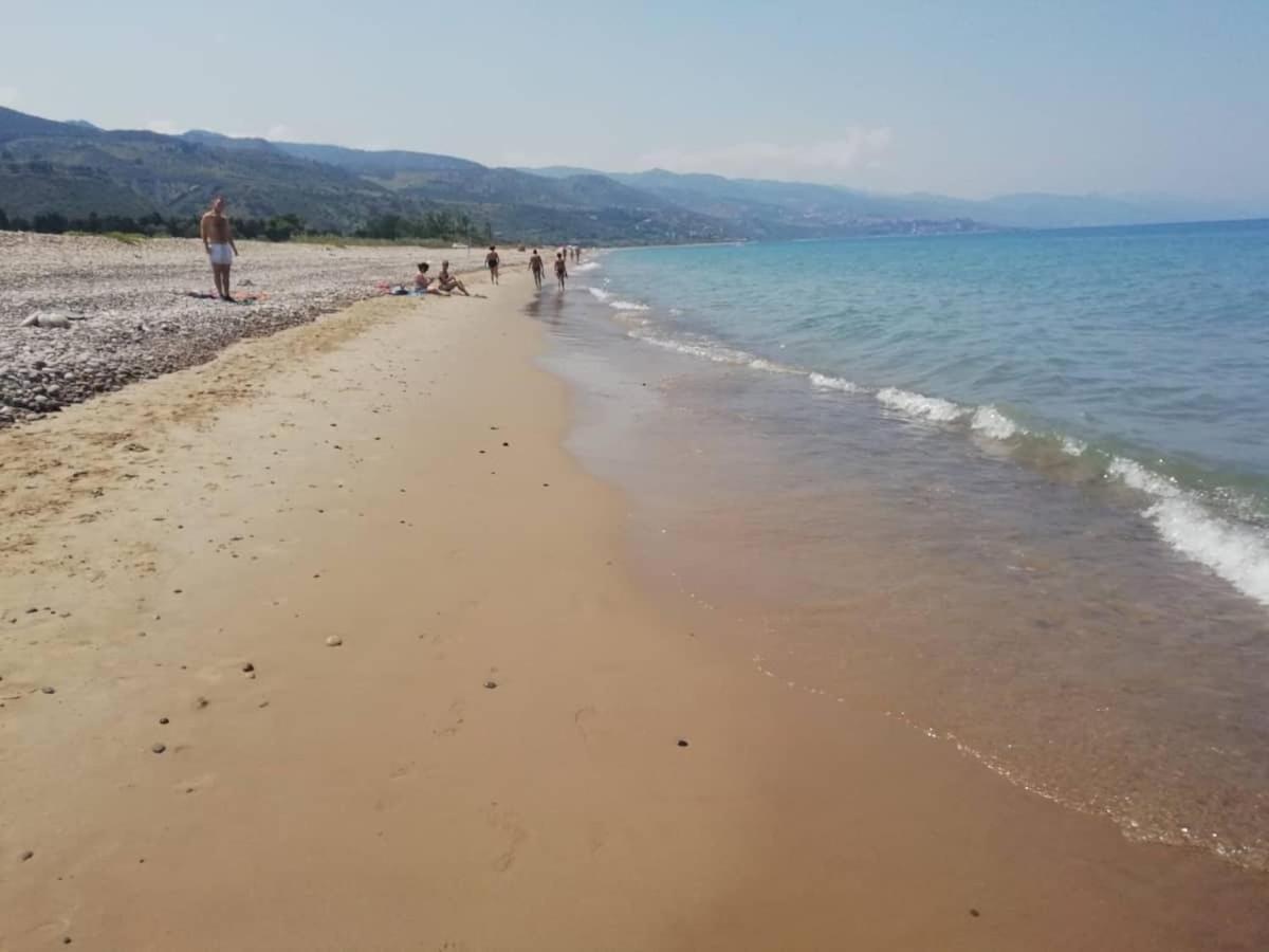 Tenuta Petreria 1 con accesso diretto al mare Santo Stefano di Camastra Esterno foto