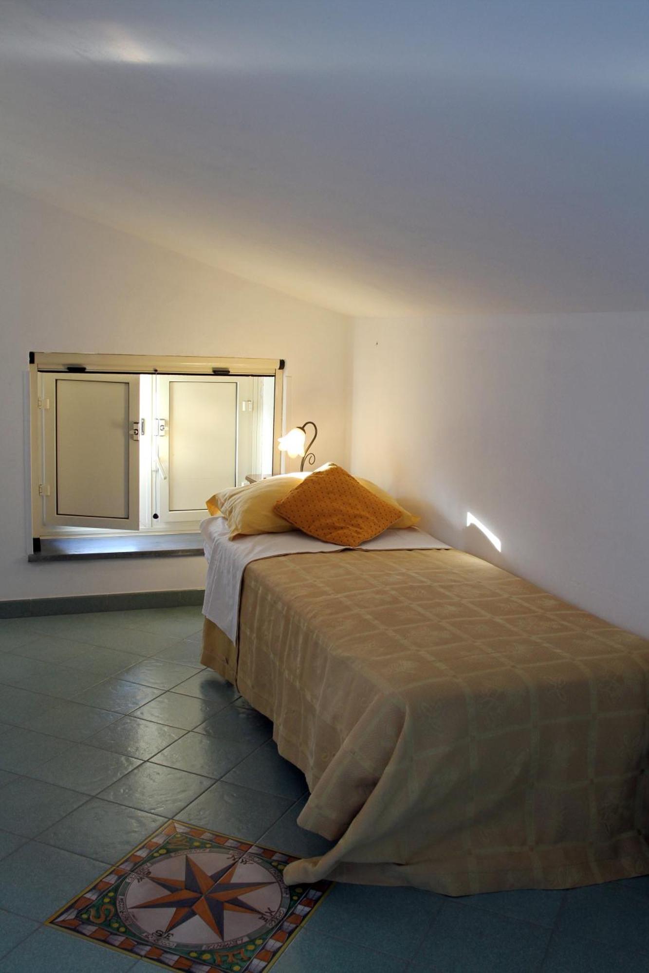 Tenuta Petreria 1 con accesso diretto al mare Santo Stefano di Camastra Esterno foto