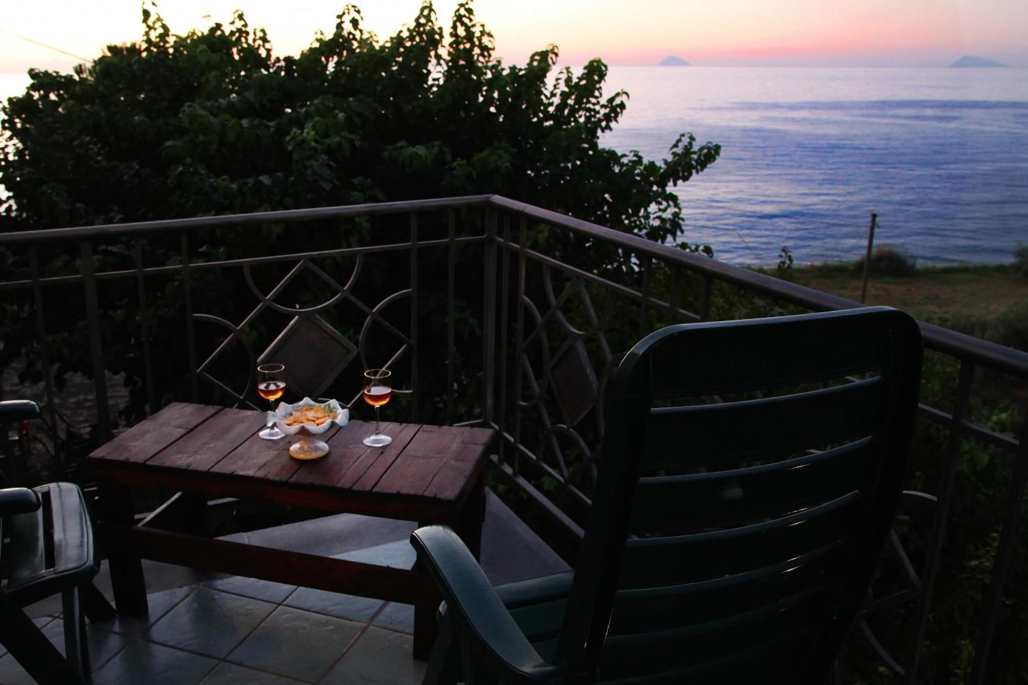 Tenuta Petreria 1 con accesso diretto al mare Santo Stefano di Camastra Camera foto