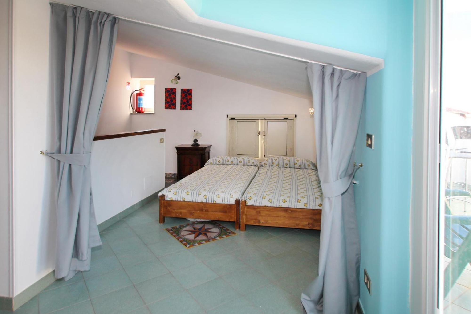 Tenuta Petreria 1 con accesso diretto al mare Santo Stefano di Camastra Esterno foto