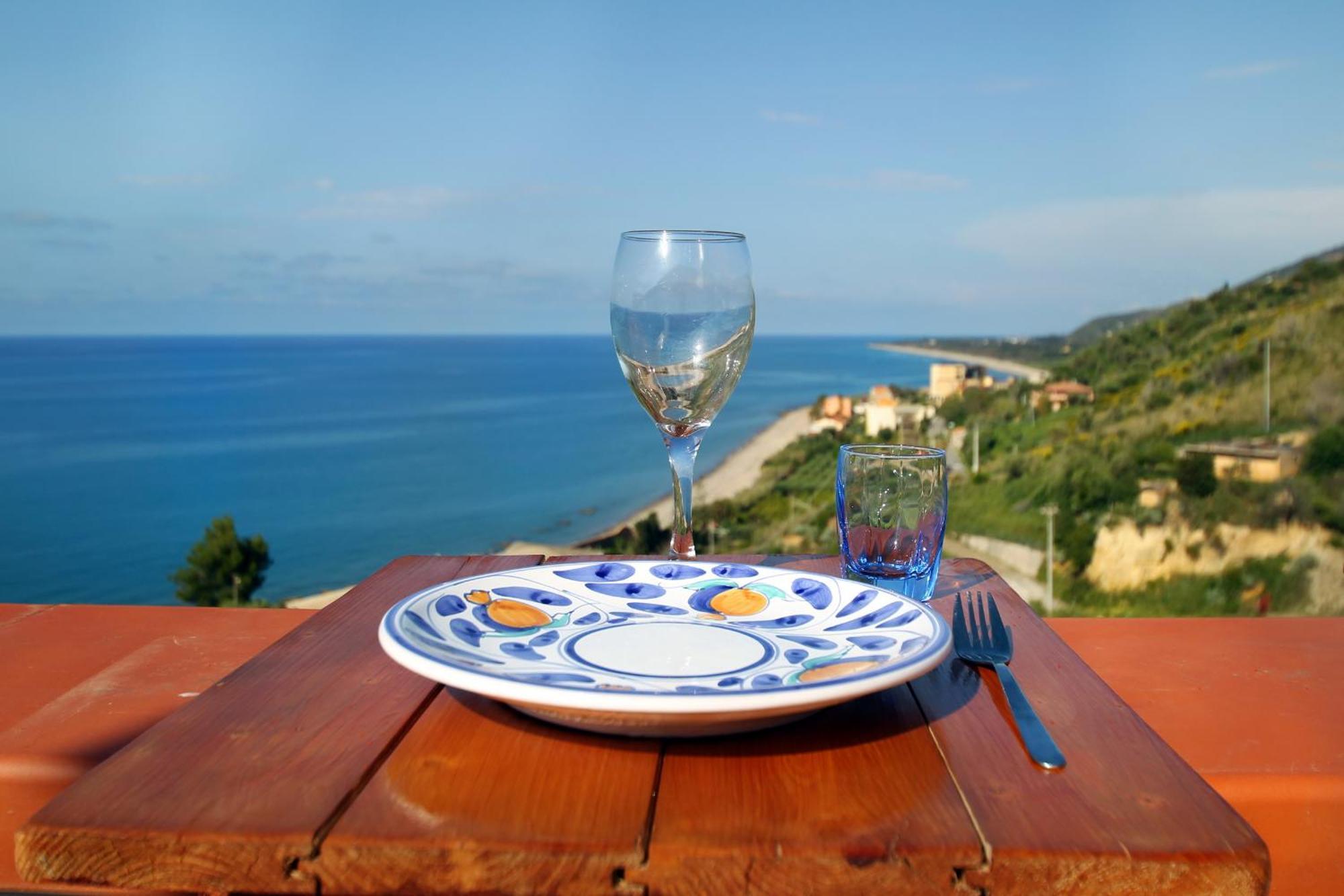 Tenuta Petreria 1 con accesso diretto al mare Santo Stefano di Camastra Esterno foto