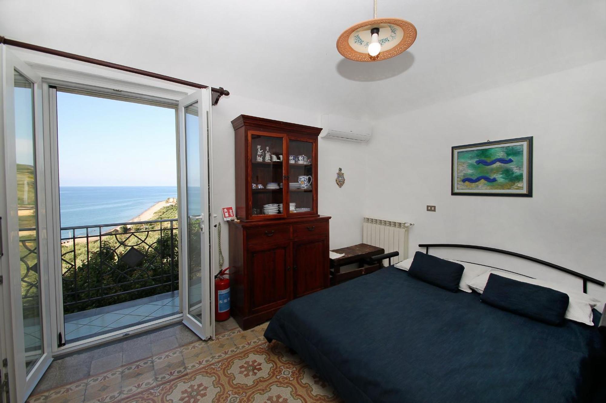 Tenuta Petreria 1 con accesso diretto al mare Santo Stefano di Camastra Esterno foto